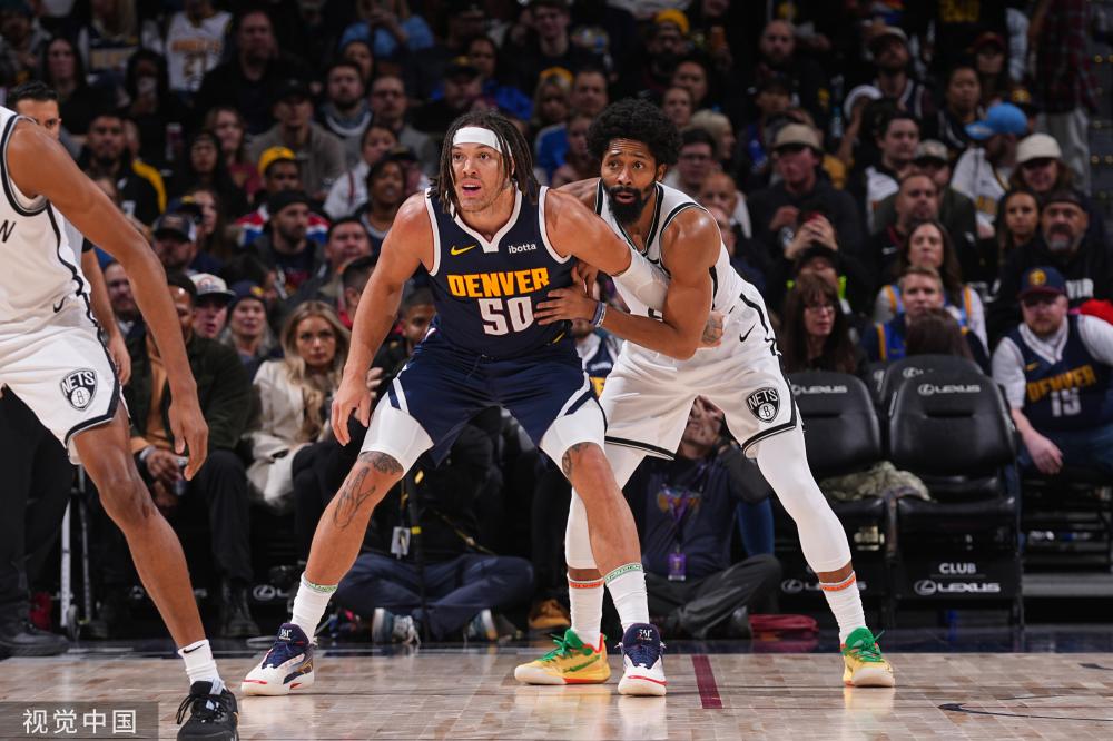 令人啼笑皆 令人啼笑皆